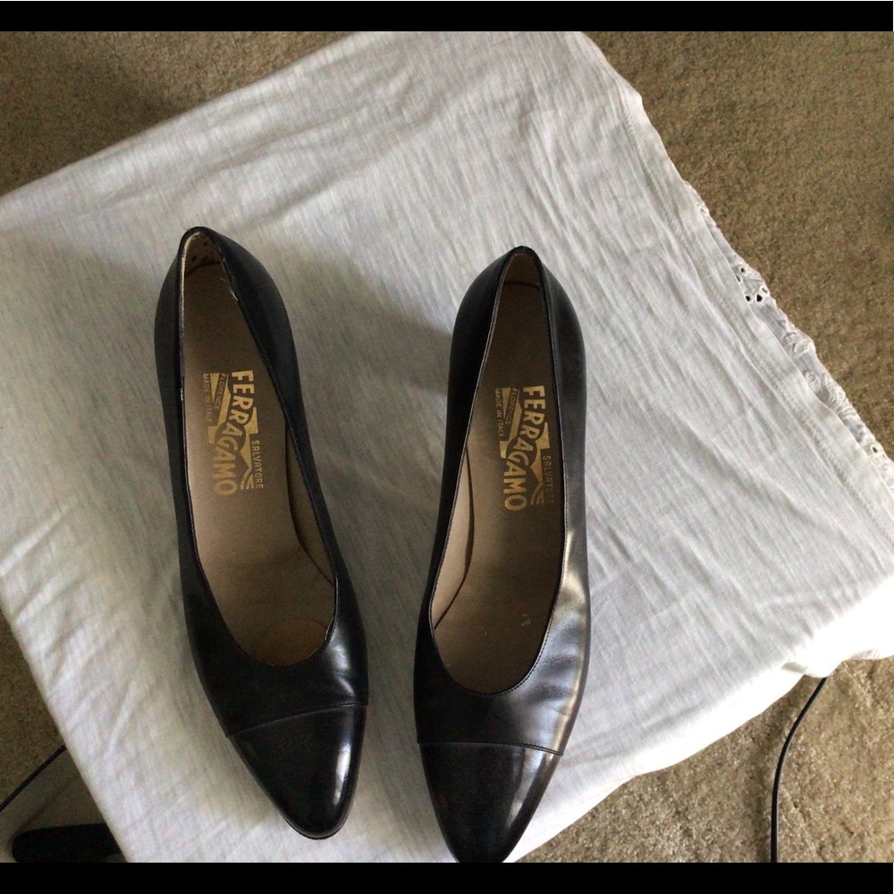 Salvatore Ferragamo Black pumps with patent toe